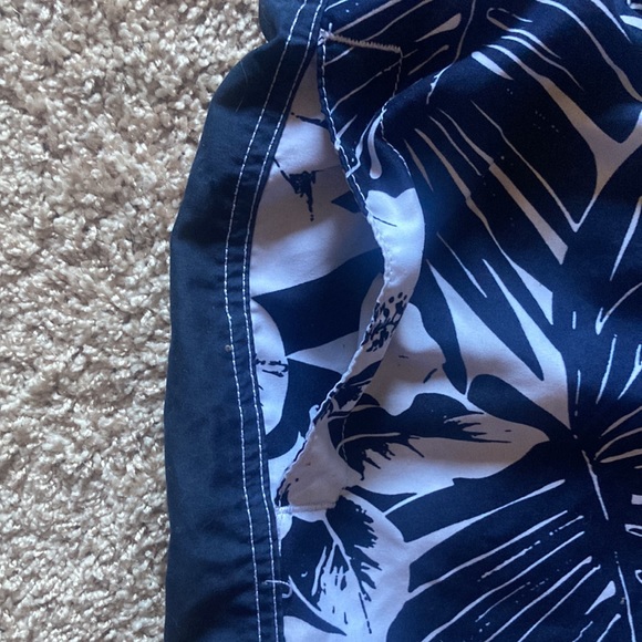 Tommy Hilfiger size L Boardshorts - Picture 4 of 11